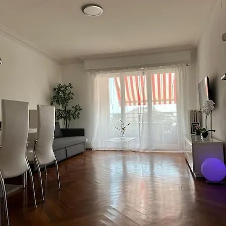 Con Balcon En El Centro Lausanne