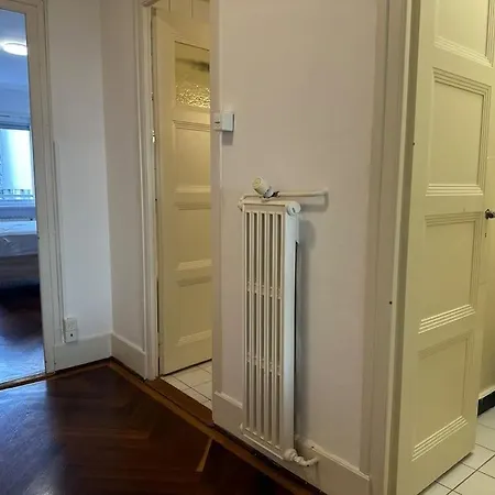 Con Balcon En El Centro Лозанна