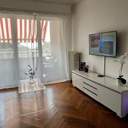 Con Balcon En El Centro Lausanne