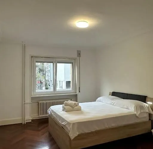 Con Balcon En El Centro Lausanne